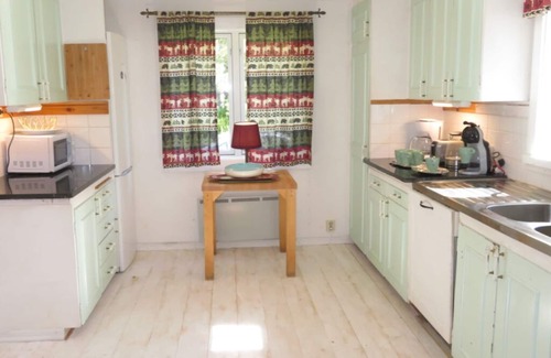 Lonashult Cabin | Cabin with Boat at Lake Asnen. Fast Fiber Internet, 3 Bedrooms Sleeps 6, Pets OK