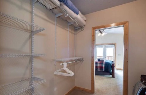 Indian Rock Springs Cabin | Cabin with HotTub and View-Murphy/Blue Ridge-UPDATED