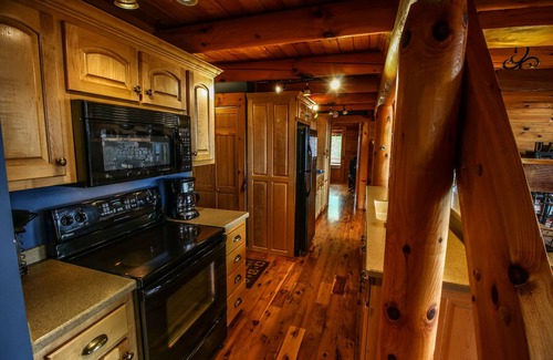 Mountain City Cabin | Cabin with Long Range Mountain Views