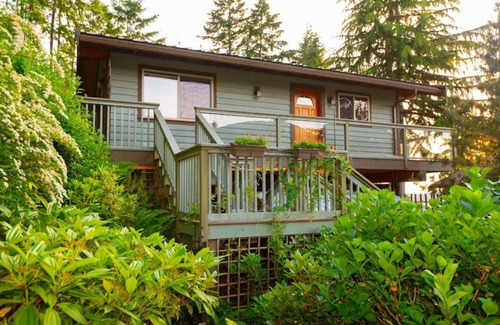 Bowen Island Apartment | Caboose