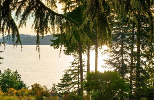 Bowen Island Apartment | Caboose