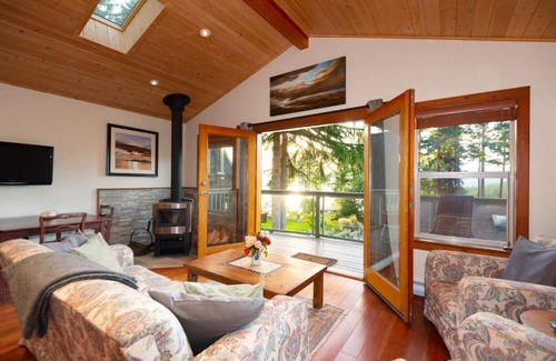 Bowen Island Apartment | Caboose