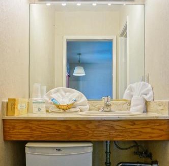 East Beach Hotel | Cabrillo Inn at the Beach