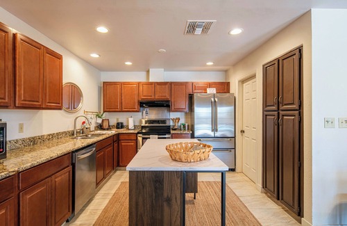 Scottsdale Vista House | Cactus Breeze Hideaway: 2 Master Suites, Pool, Putting Green, and Games Galore
