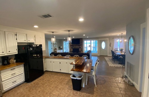 Negreet House | Cactus Cove Retreat on Toledo Bend - Private Beach!