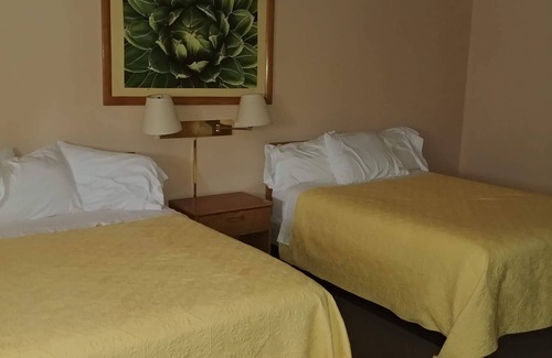 McLean Hotel | Cactus Inn