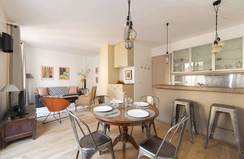 Archives Apartment | Cada Vez, 1BR/1BA, 4 people
