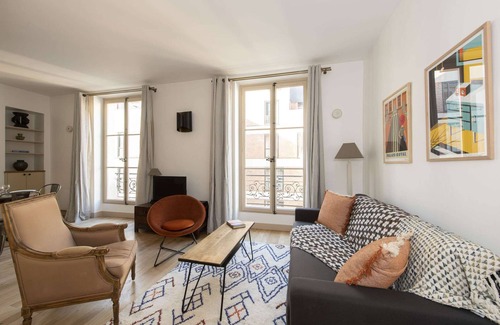 Archives Apartment | Cada Vez, 1BR/1BA, 4 people