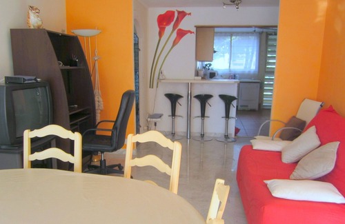 Cros-de-Cagnes Apartment | Cagnes/mer,apt 70m2, 50m from the beach, sea view, air conditioning, Wifi, near shops, garage