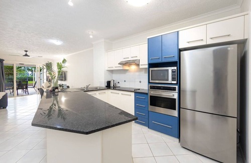 Cairns North Apartment | Cairns Esplanade 2BR Waterfront Apartment Sleeps 6