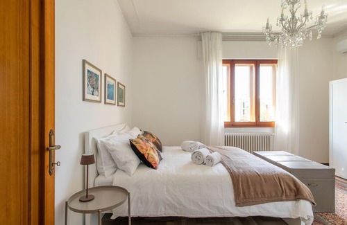 Olmo di Mira House | Cairoli house detached apartment in private house with garden i