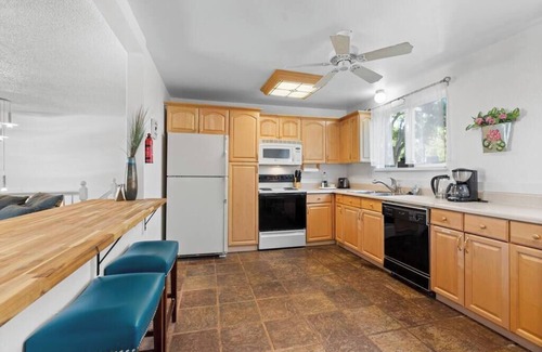 Loveland House | Cal King Bed, Sleeps 6, Centrally Located