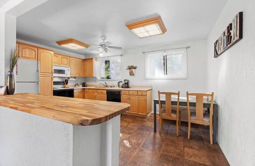 Loveland House | Cal King Bed, Sleeps 6, Centrally Located
