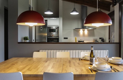 Bruguera House | Cal Sadurní, Casa de diseño en la falda de la montaña del Taga