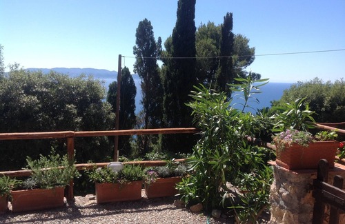 Cala Piccola Apartment | Cala Piccola, house with access to swimming pool and private beach