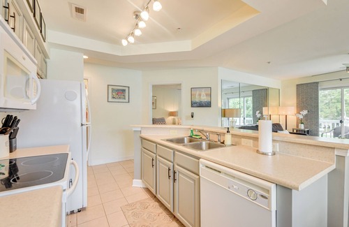 Calabash Condo | Calabash Condo w/Balcony in Gated Golf Community!