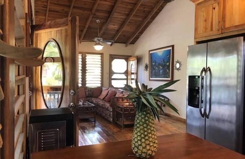 Calabash Bight Cottage | Calabash Reef House, 2 Bedrooms- Steps To The Ocean