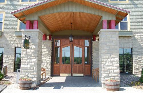 Greater Madawaska Hotel | Calabogie Peaks Hotel, Ascend Hotel Member