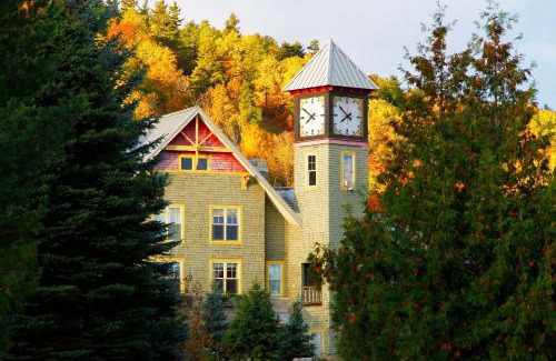 Greater Madawaska Hotel | Calabogie Peaks Hotel, Ascend Hotel Member