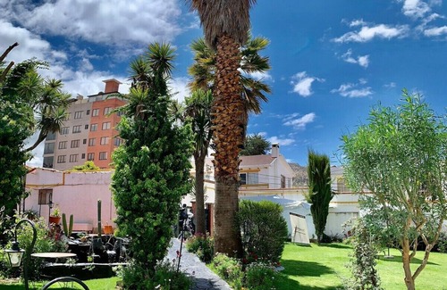 Macrodistrito Sur House | Calacoto King Suite: Fast Wi-Fi, Parking, Laundry, Location