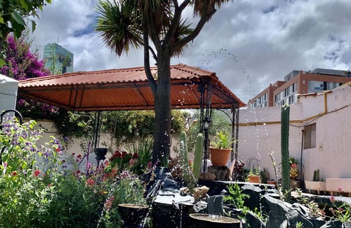 Macrodistrito Sur House | Calacoto King Suite: Fast Wi-Fi, Parking, Laundry, Location