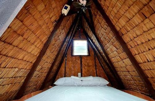 Calatagan Cabin | Calatagan's Bahay Kubo - with Beach Access