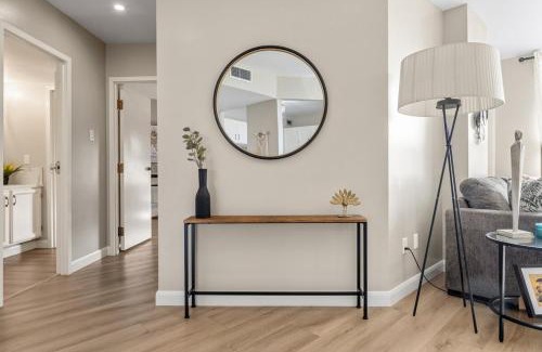 Connaught Apartment | Calgary Beltline - a stylish condo stay!