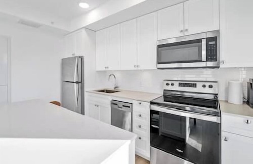 Crescent Heights Apartment | Calgary Tower Views | UG Park | Rooftop Patio