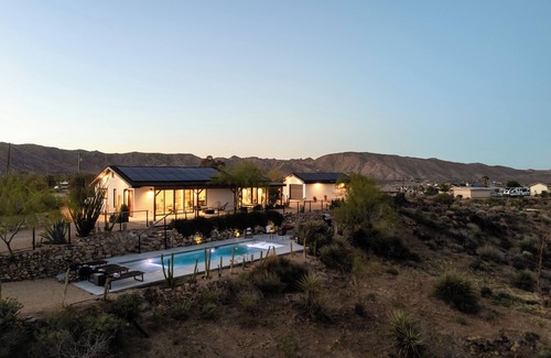 Yucca Valley House | Calico Landing Joshua Tree Oasis with Pool, Spa & Panoramic Desert Views.