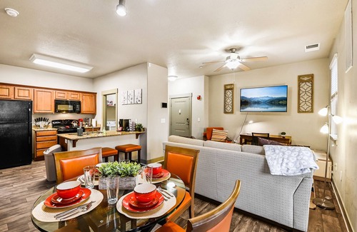 South Jordan Apartment | Calif-King Suite on 1st Floor - W@H w/1G Internet!