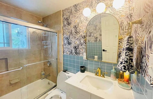 Westminster House | California Dreamin' Retreat: near Disney, Huntington Beach, Long Beach, Anaheim