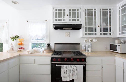 Venice House | California Dreaming! Elegant White Cottage, Venice Beach Happy holidays here!