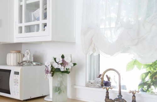 Venice House | California Dreaming! Elegant White Cottage, Venice Beach Happy holidays here!