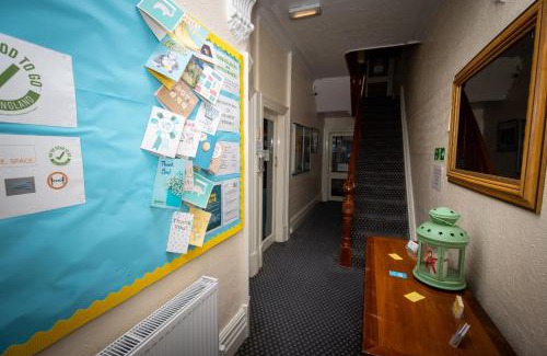 Blackpool Town Center House | California Guest House