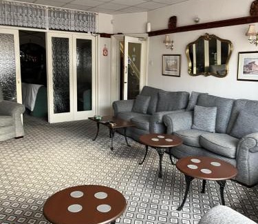 Blackpool Town Center House | California Guest House