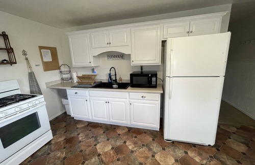Hatch Cottage | Callie's Cottage- Cottage stay between Bryce and Zion