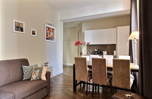 Quartier de la Monnaie Apartment | Calm 2 BD 2 BTH in St. Germain, near the Seine, insurance included