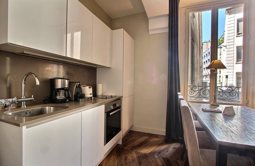 Quartier de la Monnaie Apartment | Calm 2 BD 2 BTH in St. Germain, near the Seine, insurance included