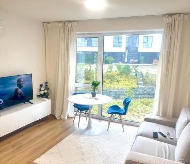 Lorincik Apartment | Calm and Modern Flat with Free Parking 10mins on bus to City Centre 1min walk to Bus stop
