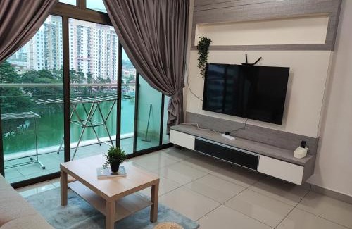Taman Mount Austin Apartment | Calm and Peaceful Lake View Mount Austin Apartment