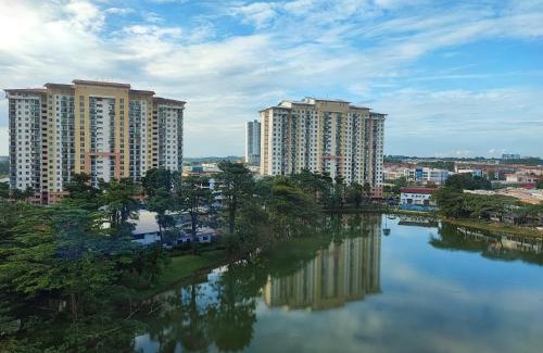 Taman Mount Austin Apartment | Calm and Peaceful Lake View Mount Austin Apartment