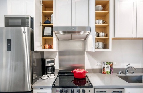 Civic Center Apartment | Calm Hayes Valley Studio w/Rooftop, W/D, 1 min to BART by Blueground