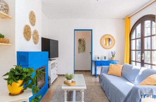 Vilafortuny House | Calma Azul - 3BR - Terrace & Beach - AC WiFi - 8 Guests