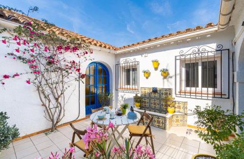 Vilafortuny House | Calma Azul - 3BR - Terrace & Beach - AC WiFi - 8 Guests