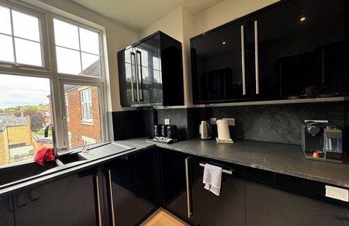 Brixton Hill Apartment | Calming 3BD Retreat, Brixton Hill