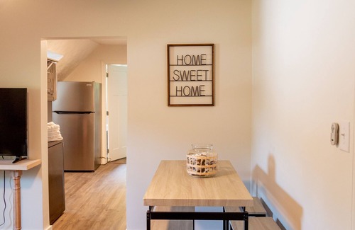 Knoxville Apartment | Calming Terracotta Chateau - 2 BR 1 BA in South Knoxville