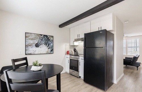 Arlington Heights Apartment | Calmont Urban Guest Farmhouse: 1-Bedroom Hideaway