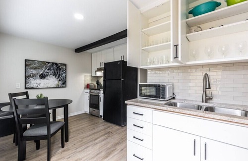 Arlington Heights Apartment | Calmont Urban Guest Farmhouse: 1-Bedroom Hideaway