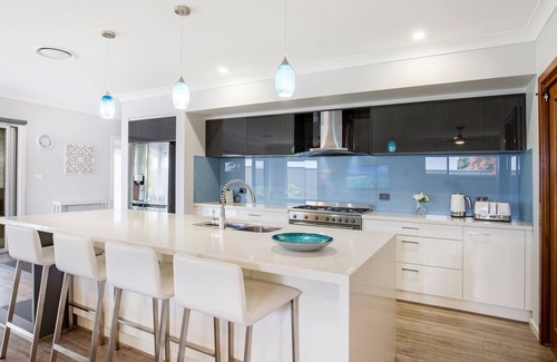 Callala Beach House | Calypso - 4 Mins Walk to Beach - Community Pool