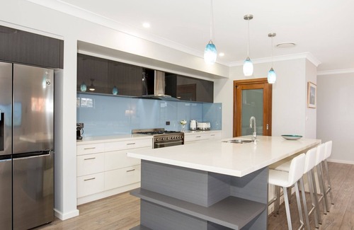 Callala Beach House | Calypso - 4 Mins Walk to Beach - Community Pool
